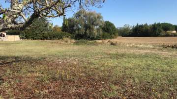 BEAU TERRAIN DE 650 M² BEAU TERRAIN DE 650 M²