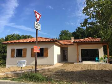 Centre avec cadre verdoyant, nous vous proposons un spacieux plain-pied aux dernieres normes RE 2020 Centre avec cadre verdoyant, nous vous proposons un spacieux plain-pied aux dernieres normes RE 2020